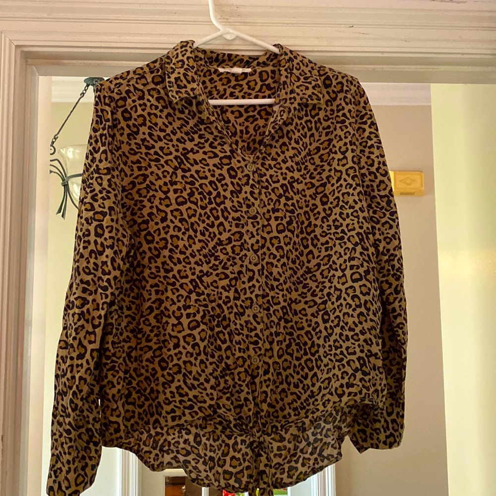 Lightweight leopard print shirt